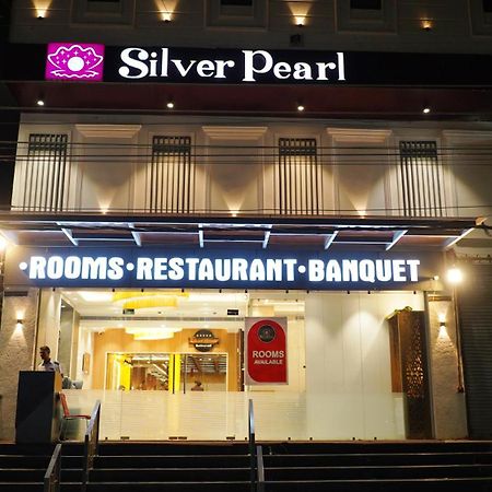 Hotel Silver Pearl Alīgarh Eksteriør billede