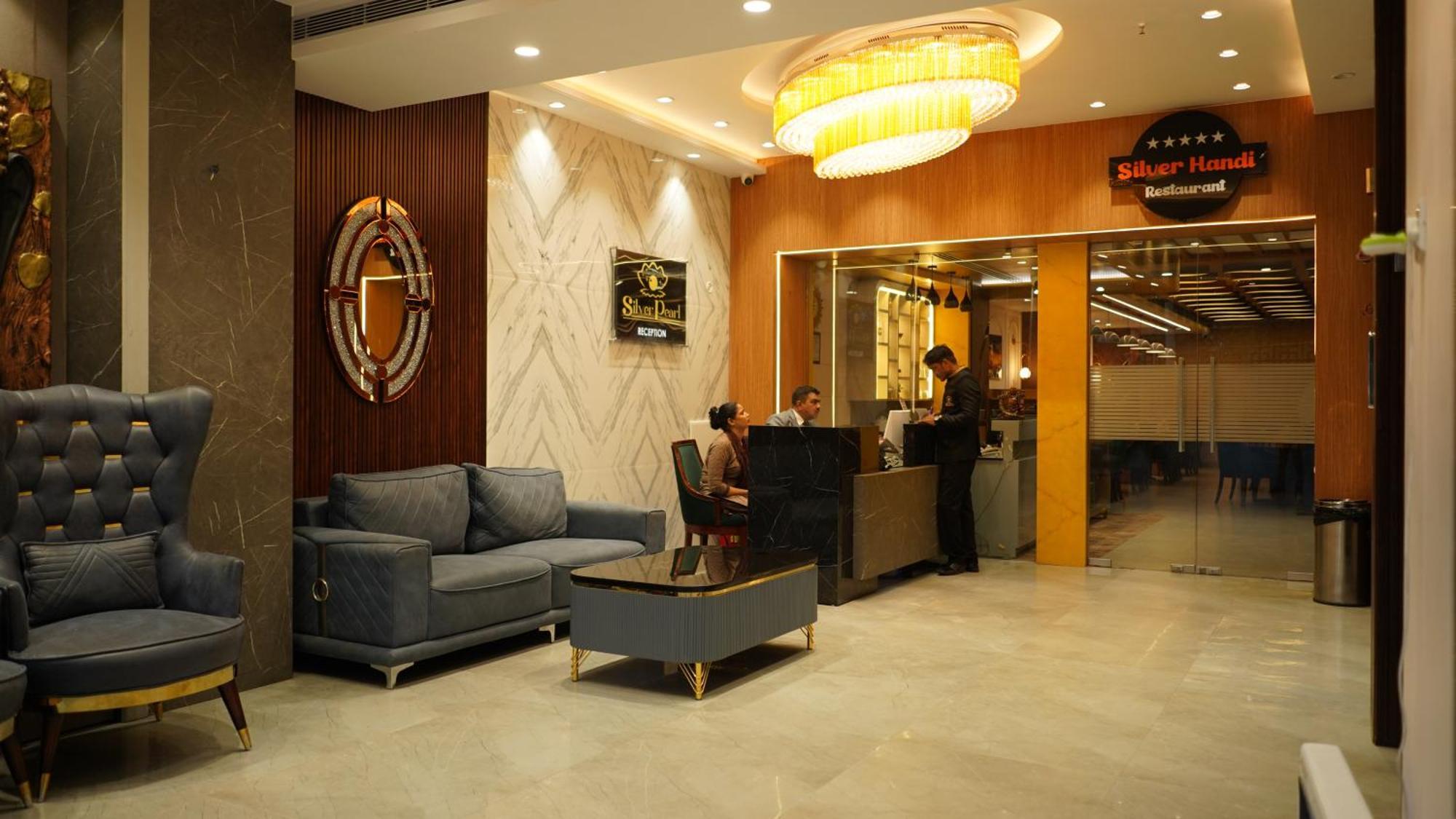 Hotel Silver Pearl Alīgarh Eksteriør billede