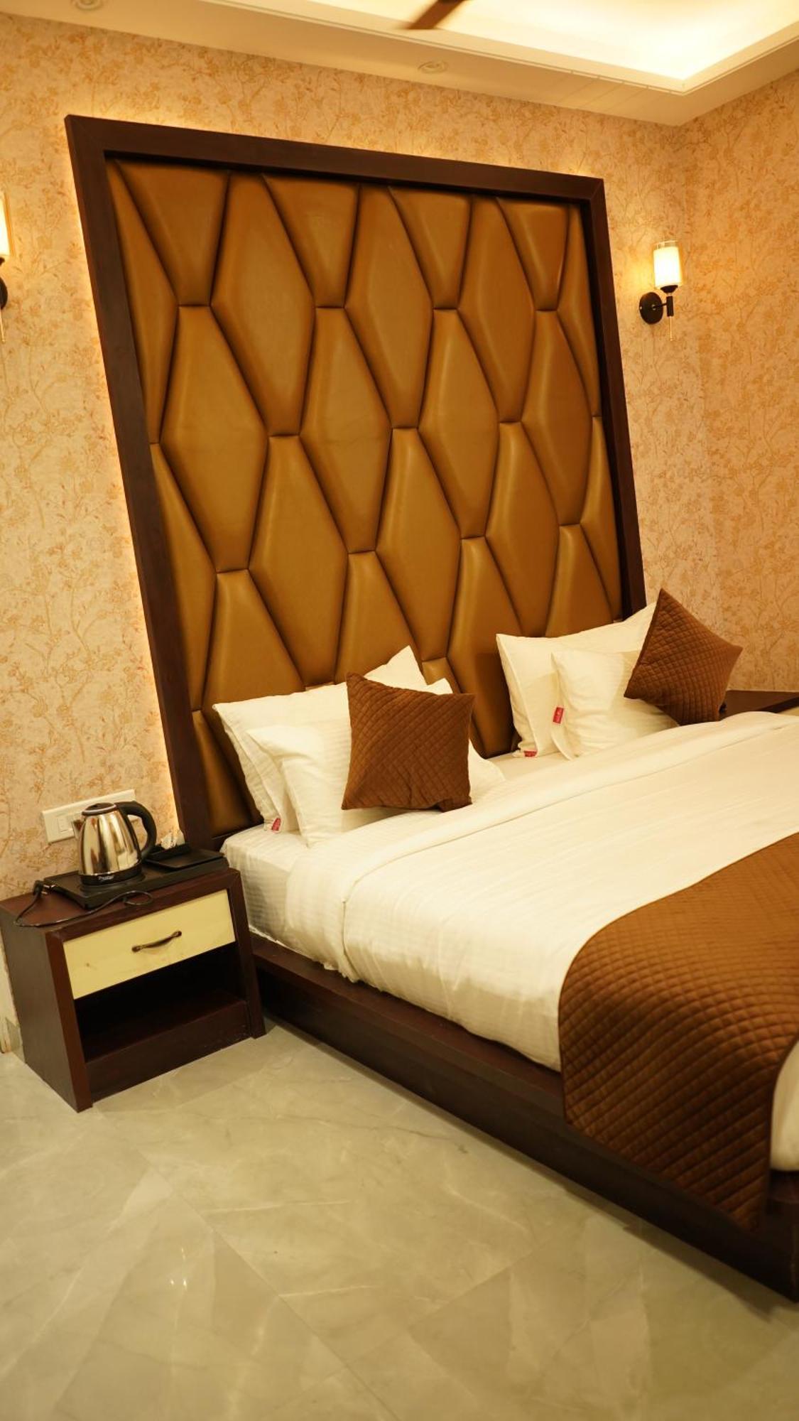Hotel Silver Pearl Alīgarh Eksteriør billede