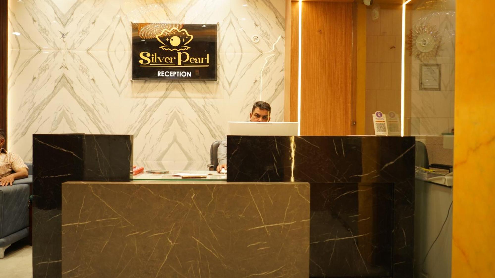 Hotel Silver Pearl Alīgarh Eksteriør billede