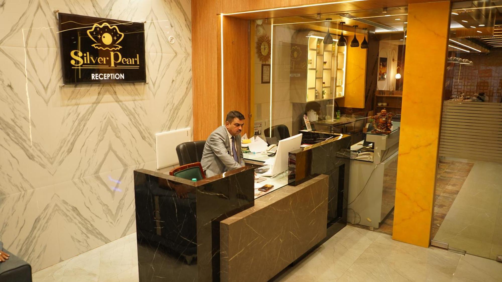 Hotel Silver Pearl Alīgarh Eksteriør billede