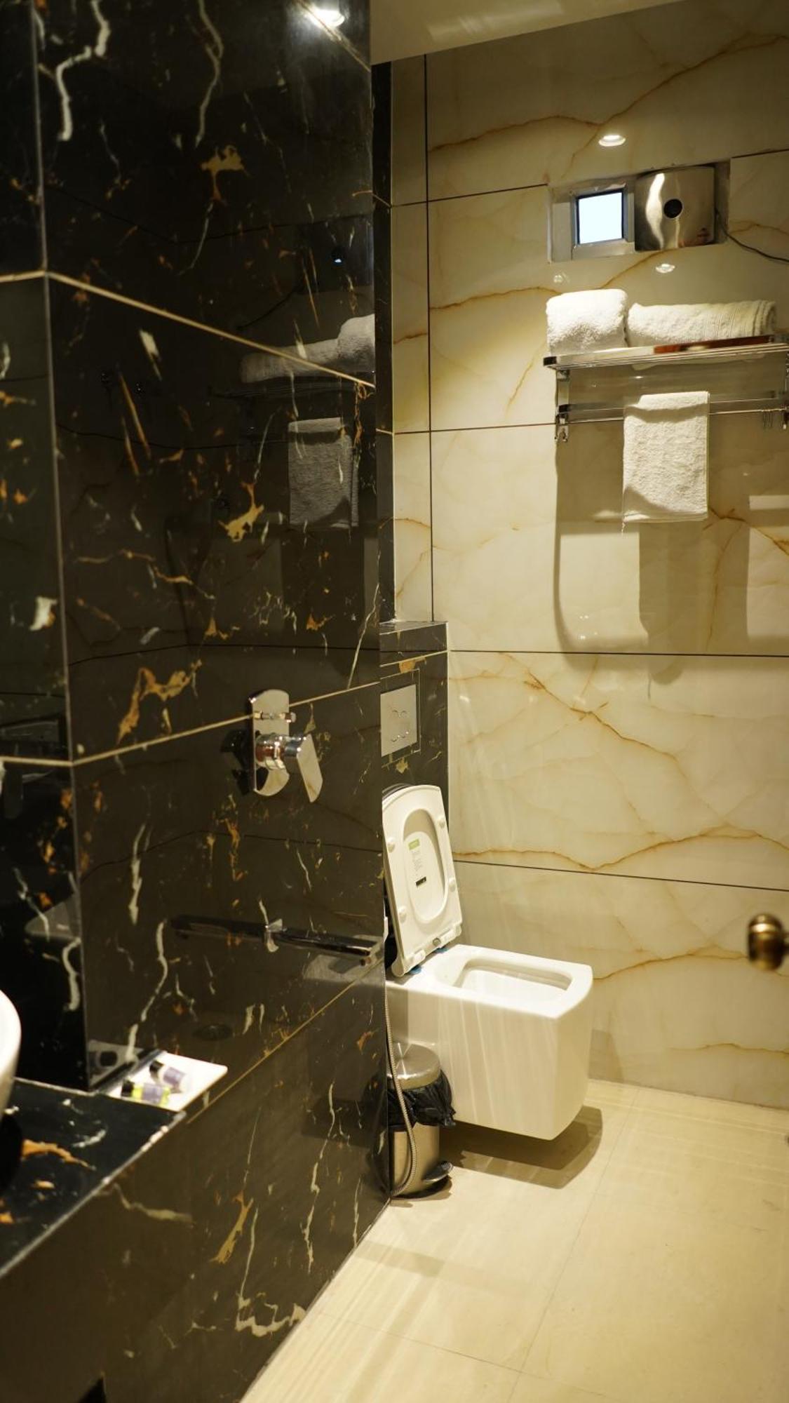 Hotel Silver Pearl Alīgarh Eksteriør billede